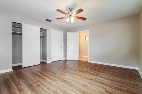 House in Seminole, Florida 3 bedrooms, 147.16 sq.m. № 1851874 - photo 8