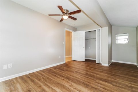 House in Seminole, Florida 3 bedrooms, 147.16 sq.m. № 1851874 - photo 12