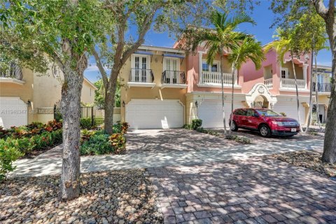 Townhouse in Fort Lauderdale, Florida 3 bedrooms, 210.14 sq.m. № 2004781 - photo 4