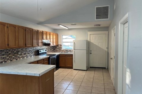 House in Lutz, Florida 3 bedrooms, 104.14 sq.m. № 2201459 - photo 14
