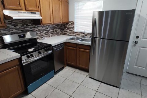 House in Lutz, Florida 3 bedrooms, 104.14 sq.m. № 2201459 - photo 30