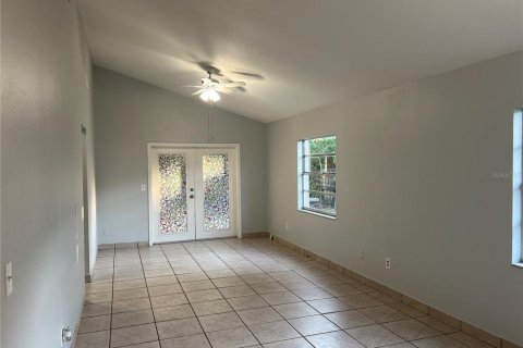 House in Lutz, Florida 3 bedrooms, 104.14 sq.m. № 2201459 - photo 7