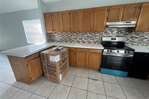 House in Lutz, Florida 3 bedrooms, 104.14 sq.m. № 2201459 - photo 4