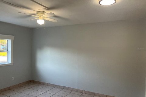 House in Lutz, Florida 3 bedrooms, 104.14 sq.m. № 2201459 - photo 18