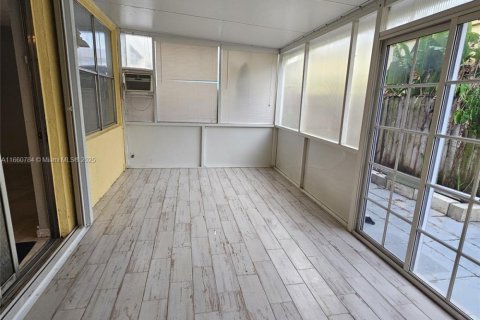 Townhouse in Hialeah, Florida 3 bedrooms, 141.95 sq.m. № 1475406 - photo 20