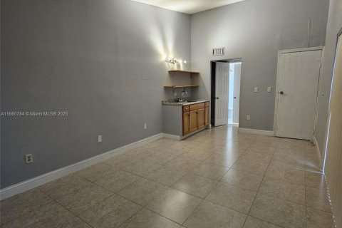 Townhouse in Hialeah, Florida 3 bedrooms, 141.95 sq.m. № 1475406 - photo 5