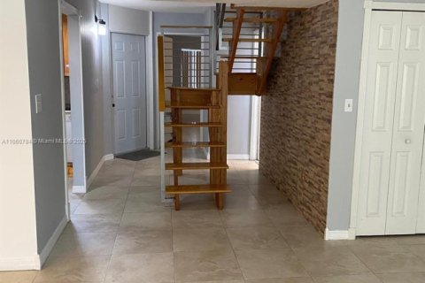 Townhouse in Hialeah, Florida 3 bedrooms, 141.95 sq.m. № 1475406 - photo 14