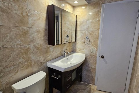 Townhouse in Hialeah, Florida 3 bedrooms, 141.95 sq.m. № 1475406 - photo 25