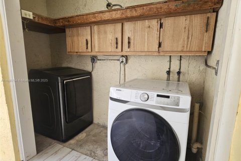 Townhouse in Hialeah, Florida 3 bedrooms, 141.95 sq.m. № 1475406 - photo 22