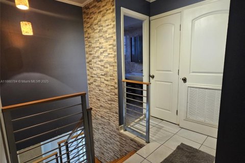 Townhouse in Hialeah, Florida 3 bedrooms, 141.95 sq.m. № 1475406 - photo 24