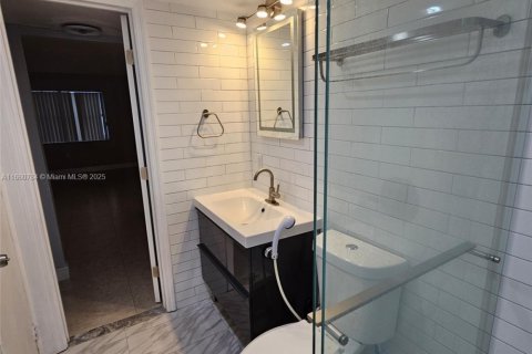 Townhouse in Hialeah, Florida 3 bedrooms, 141.95 sq.m. № 1475406 - photo 3