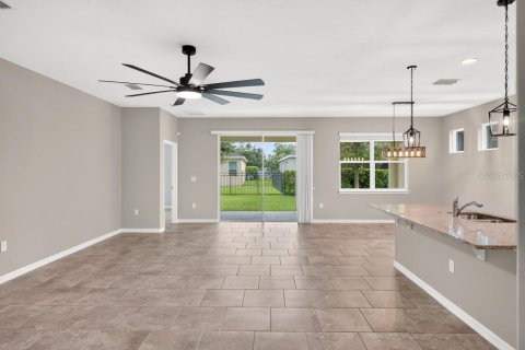 House in DeLand, Florida 4 bedrooms, 192.87 sq.m. № 2206692 - photo 17