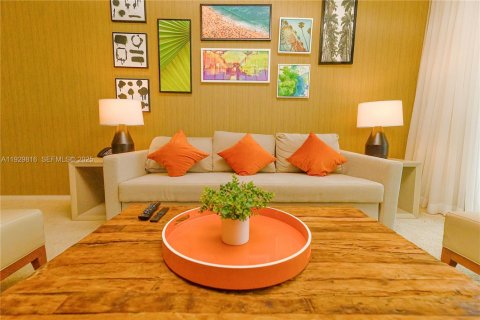 Condominio en Hollywood, Florida, 1 dormitorio  № 2034162