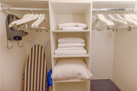 Condominio en venta en Hollywood, Florida, 1 dormitorio, 78.97 m2 № 2034162 - foto 25