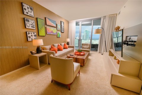 Condominio en venta en Hollywood, Florida, 1 dormitorio, 78.97 m2 № 2034162 - foto 2