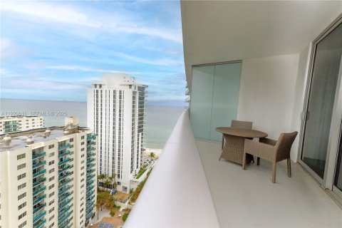 Condominio en venta en Hollywood, Florida, 1 dormitorio, 78.97 m2 № 2034162 - foto 8