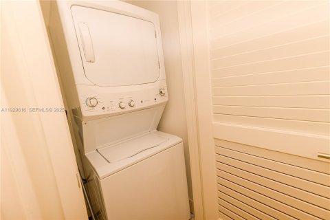 Condominio en venta en Hollywood, Florida, 1 dormitorio, 78.97 m2 № 2034162 - foto 24