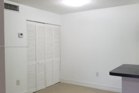 Copropriété à louer à Miami, Floride: 2 chambres, 83.24 m2 № 1858998 - photo 3