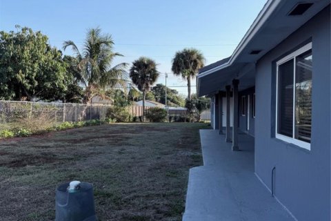 Снять в аренду виллу или дом в Уэст-Палм-Бич, Флорида 2 спальни, 248.7м2, № 2050643 - фото 5