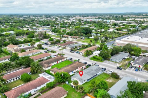 Снять в аренду виллу или дом в Уэст-Палм-Бич, Флорида 2 спальни, 248.7м2, № 2050643 - фото 23