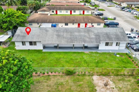 Снять в аренду виллу или дом в Уэст-Палм-Бич, Флорида 2 спальни, 248.7м2, № 2050643 - фото 26