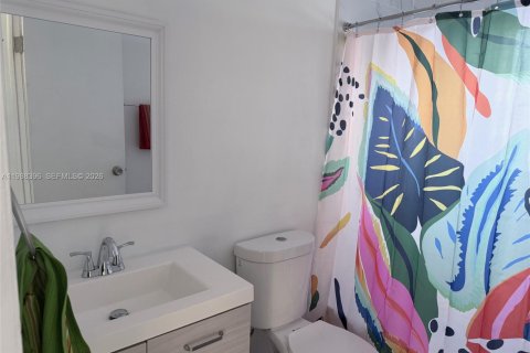 Снять в аренду виллу или дом в Уэст-Палм-Бич, Флорида 2 спальни, 248.7м2, № 2050643 - фото 4