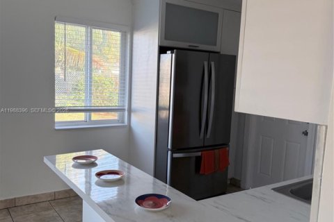 Снять в аренду виллу или дом в Уэст-Палм-Бич, Флорида 2 спальни, 248.7м2, № 2050643 - фото 7