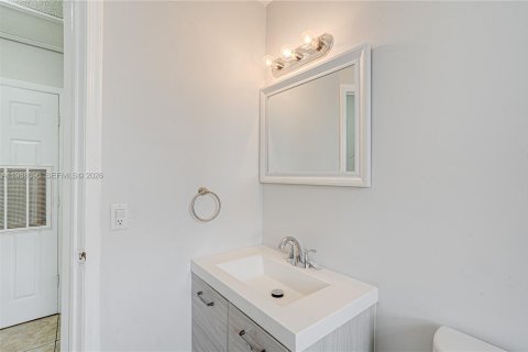 Снять в аренду виллу или дом в Уэст-Палм-Бич, Флорида 2 спальни, 248.7м2, № 2050643 - фото 15