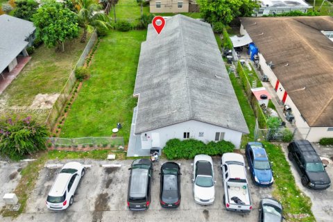 Снять в аренду виллу или дом в Уэст-Палм-Бич, Флорида 2 спальни, 248.7м2, № 2050643 - фото 21