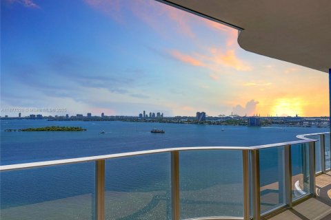 Copropriété à louer à Miami, Floride: 3 chambres, 143.26 m2 № 1895821 - photo 1
