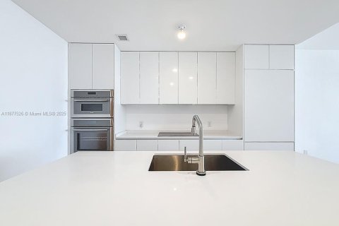 Copropriété à louer à Miami, Floride: 3 chambres, 143.26 m2 № 1895821 - photo 7