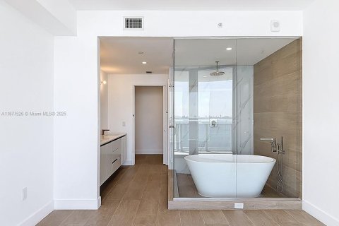 Copropriété à louer à Miami, Floride: 3 chambres, 143.26 m2 № 1895821 - photo 14