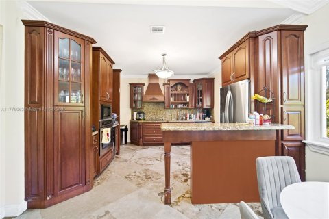 Land in Coral Gables, Florida № 1775870 - photo 11