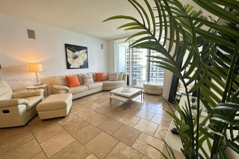 Купить кондоминиум в Халландейл-Бич, Флорида 2 спальни, 124.21м2, № 2051990 - фото 13