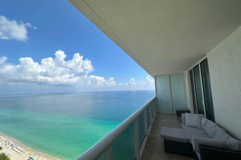 Купить кондоминиум в Халландейл-Бич, Флорида 2 спальни, 124.21м2, № 2051990 - фото 2