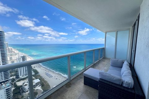 Купить кондоминиум в Халландейл-Бич, Флорида 2 спальни, 124.21м2, № 2051990 - фото 1