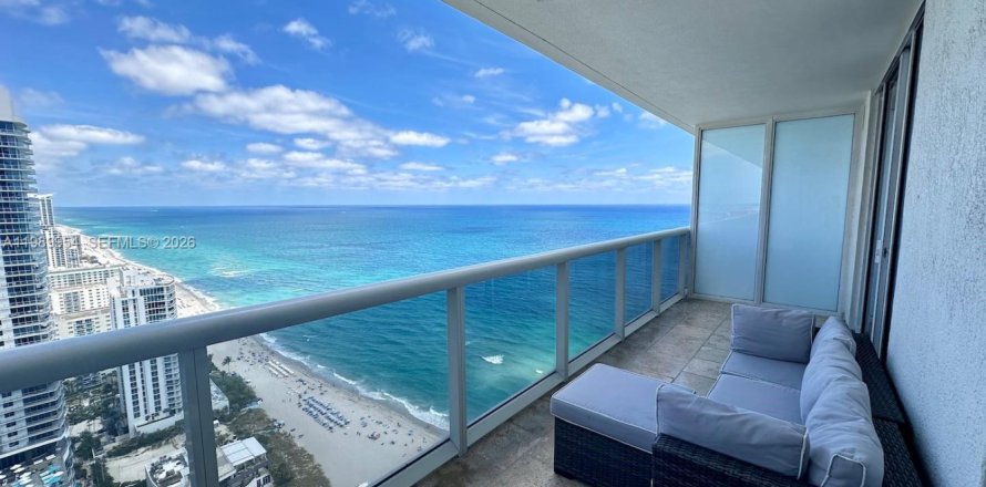 Кондоминиум с 2 спальнями в Халландейл-Бич, Флорида № 2051990