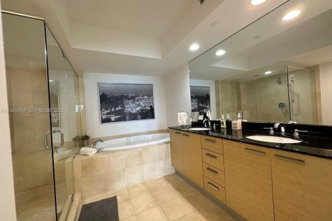 Купить кондоминиум в Халландейл-Бич, Флорида 2 спальни, 124.21м2, № 2051990 - фото 18