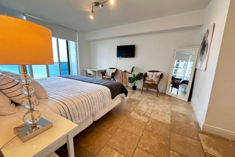 Купить кондоминиум в Халландейл-Бич, Флорида 2 спальни, 124.21м2, № 2051990 - фото 24