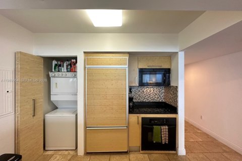 Купить кондоминиум в Халландейл-Бич, Флорида 2 спальни, 124.21м2, № 2051990 - фото 15