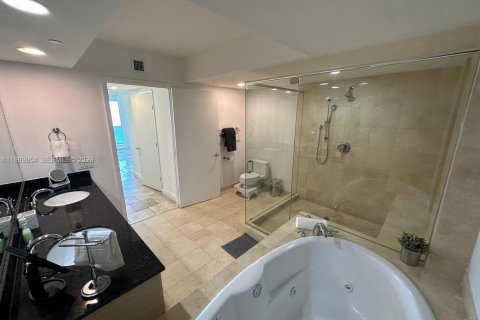 Купить кондоминиум в Халландейл-Бич, Флорида 2 спальни, 124.21м2, № 2051990 - фото 20