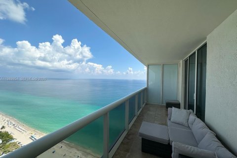 Купить кондоминиум в Халландейл-Бич, Флорида 2 спальни, 124.21м2, № 2051990 - фото 3