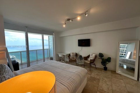 Купить кондоминиум в Халландейл-Бич, Флорида 2 спальни, 124.21м2, № 2051990 - фото 19