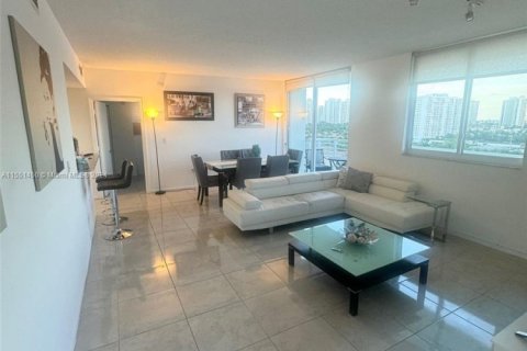 Copropriété à louer à Aventura, Floride: 3 chambres, 131.18 m2 № 1860217 - photo 5