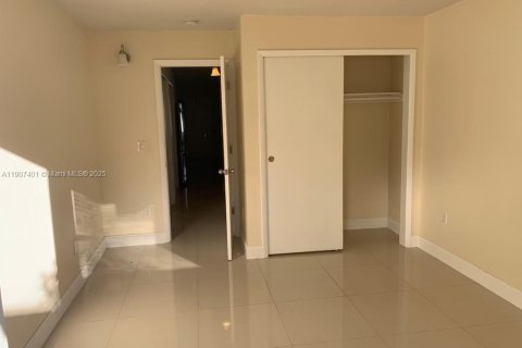 Снять в аренду виллу или дом в Майами, Флорида 1 спальня, № 1963884 - фото 13