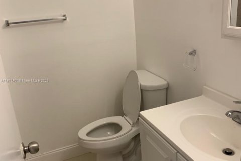 Снять в аренду виллу или дом в Майами, Флорида 1 спальня, № 1963884 - фото 10