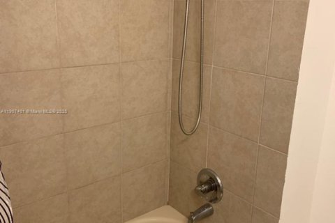 Снять в аренду виллу или дом в Майами, Флорида 1 спальня, № 1963884 - фото 11