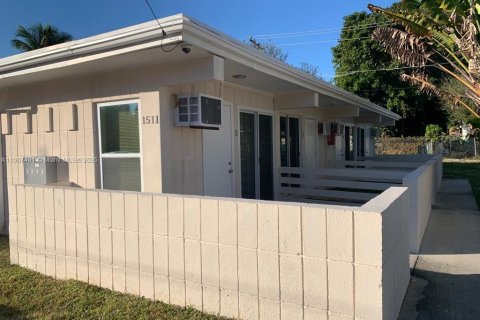 Снять в аренду виллу или дом в Майами, Флорида 1 спальня, № 1963884 - фото 1