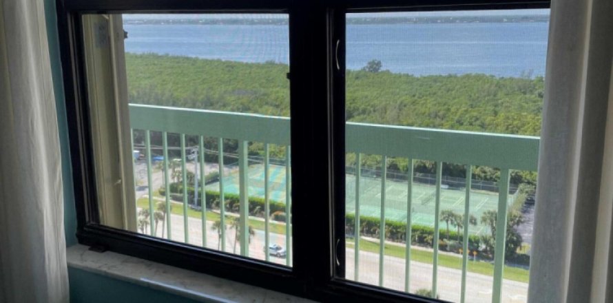Condominio en Jensen Beach, Florida, 2 dormitorios № 786137
