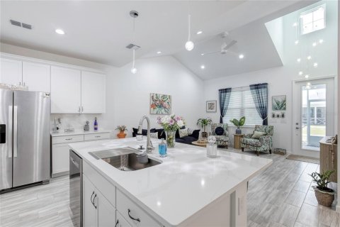 House in Daytona Beach, Florida 2 bedrooms, 122.72 sq.m. № 1657250 - photo 2